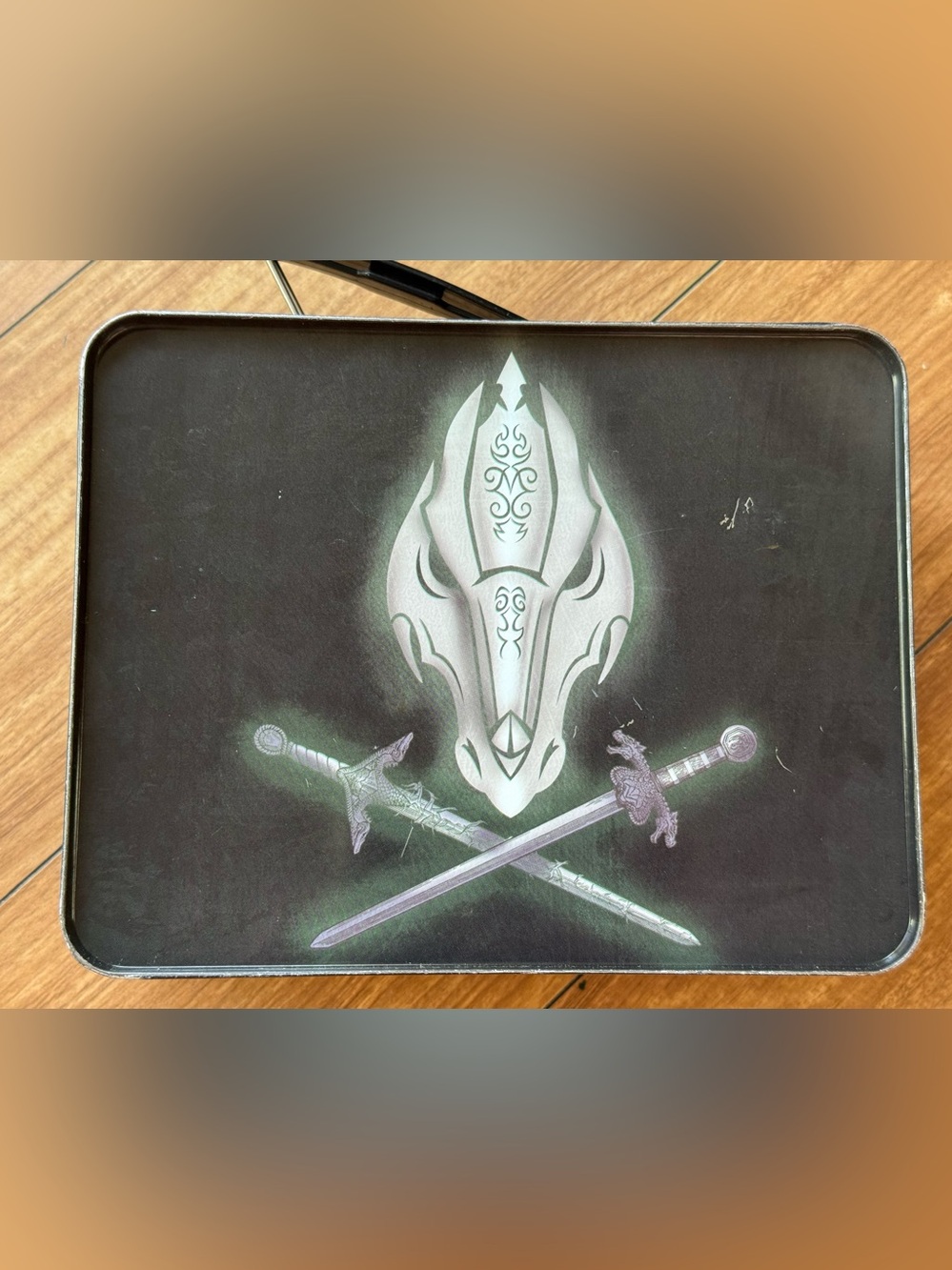 Rix Products LLC Eragon Collectible Metal Lunchbox Tin 2006 Item No. 4920 - Picture 6 of 15